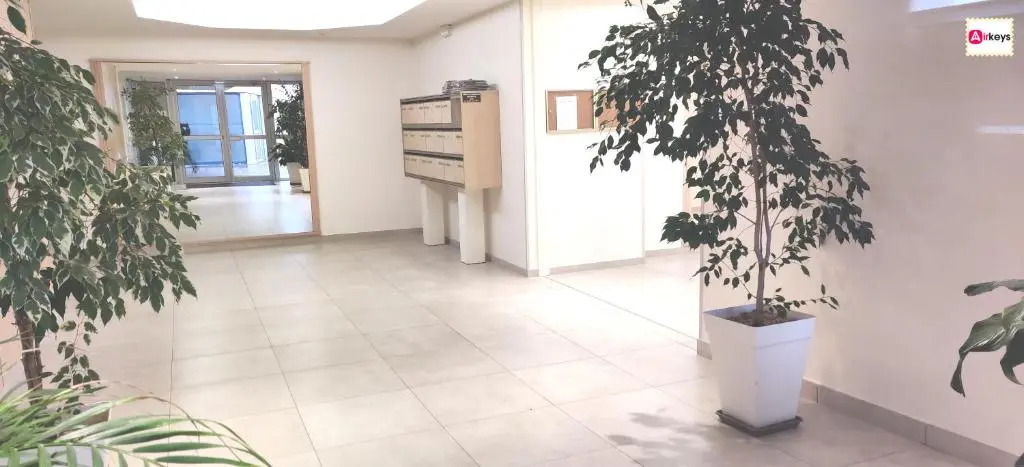 Grand Studio Azur Avec Terrasse - Vieil Antibes