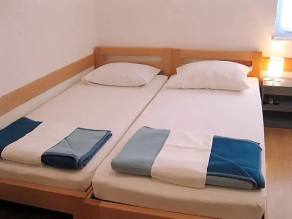 Apartments and Rooms Mladen