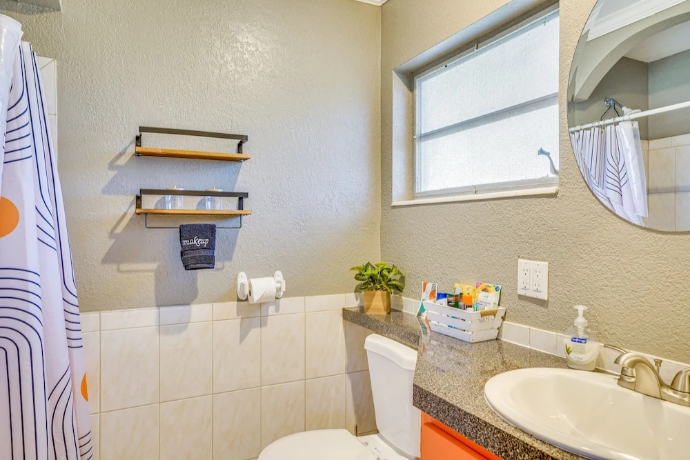 Modern Lakeland Vacation Rental: Patio & BBQ Grill