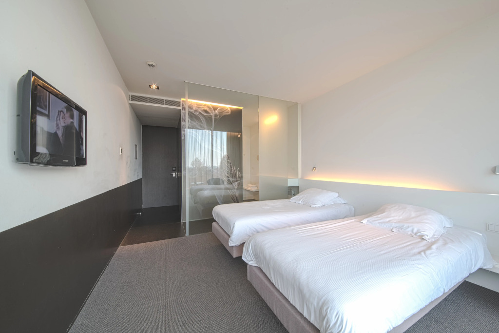 D-Hotel