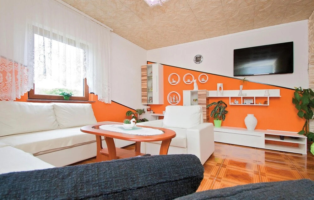 Nice Home in Valtursko Polje With Wifi and 2 Bedrooms