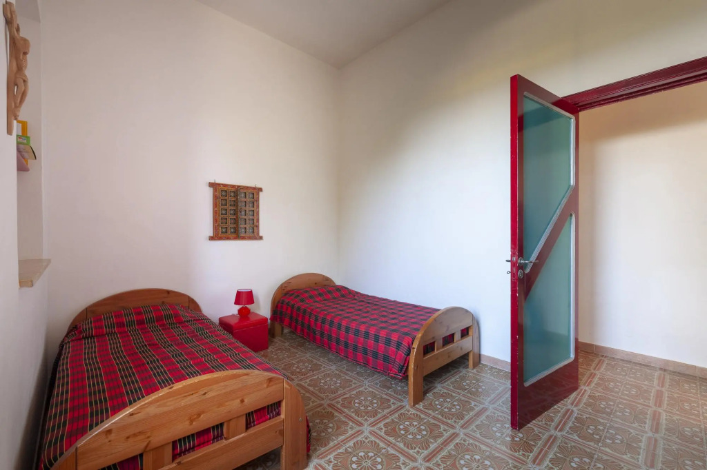 Beachfront apartment overlooking the sea of Torre Specchia-Incoronata