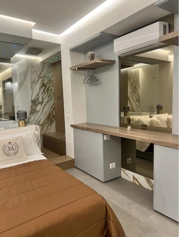 Legno Suite By HouseinNaples