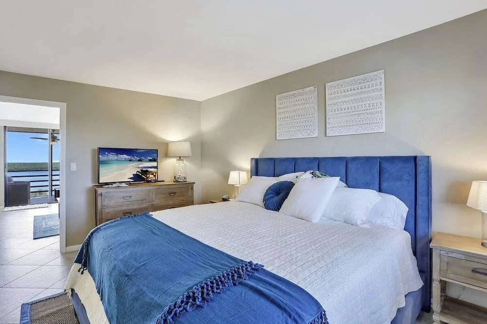 Riv E-610 - Riverside Miniums 1 Bedroom Condo by Redawning