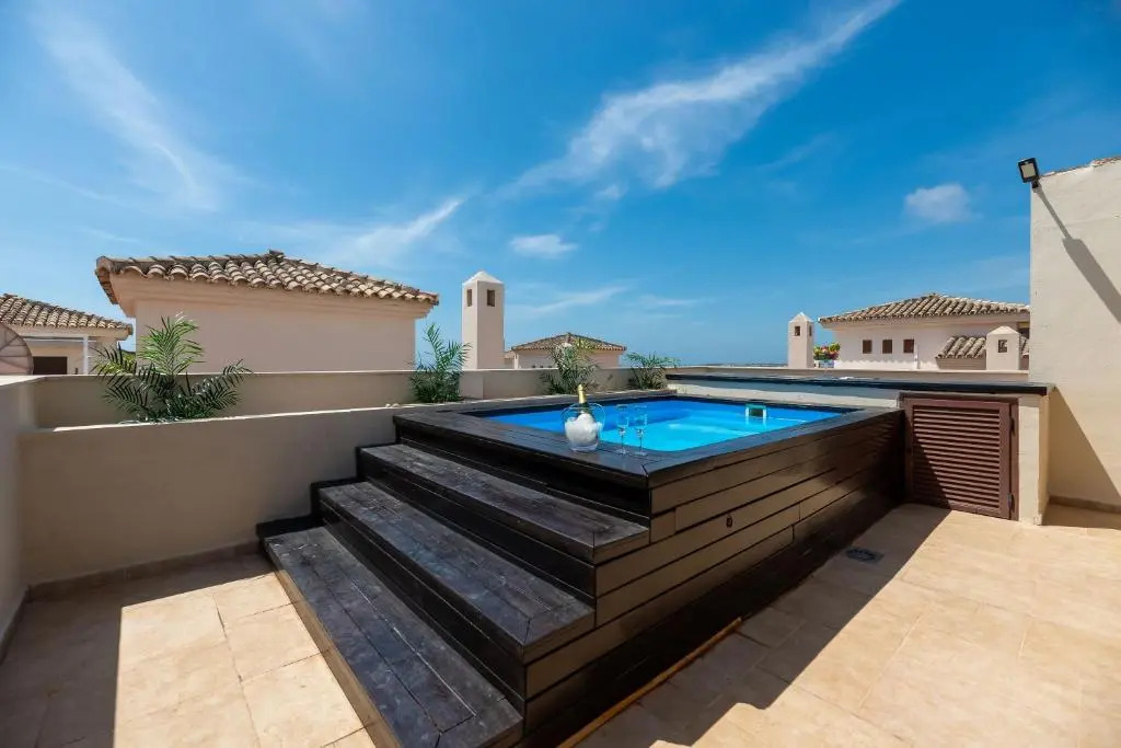 300 SQM Penthouse · Private Swimming pool · BBQ · WiFi