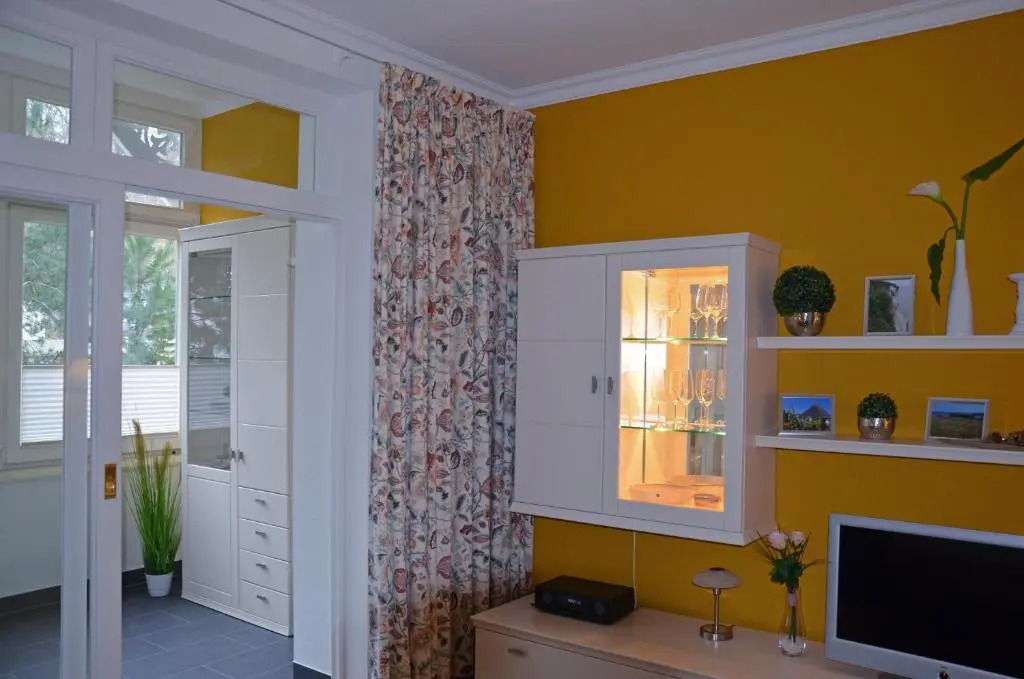 Ruhige FeWo mit Strandkorb, Villa Stranddistel, Binz