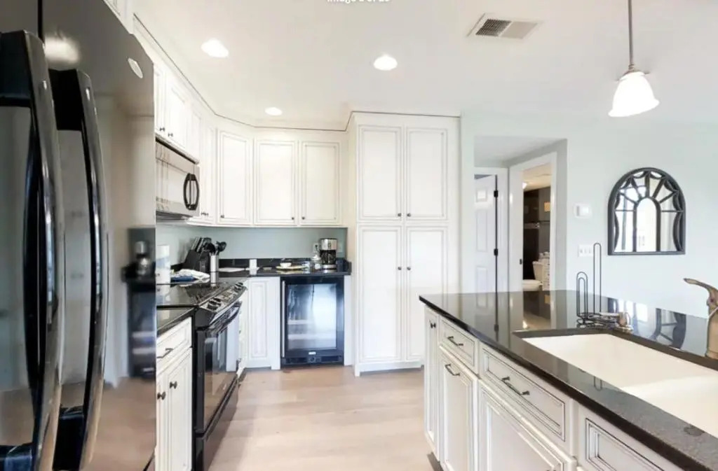 280 Turnberry Village
