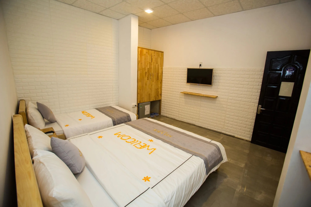 SHARK HOSTEL
