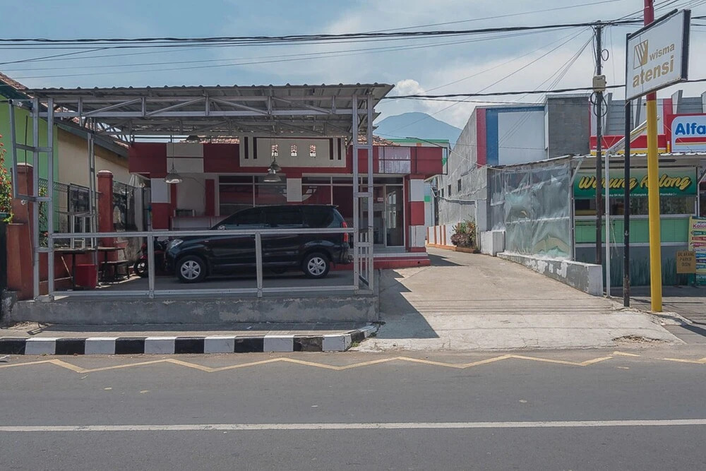 Wisma Atensi by RedDoorz