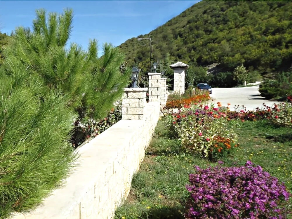 Dovra Hotel