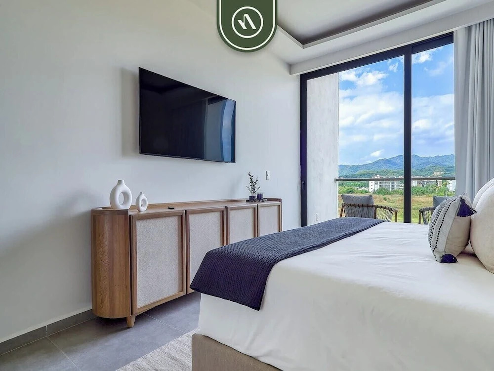 Luxury Oceanfront 3 BR Condo With Balcony