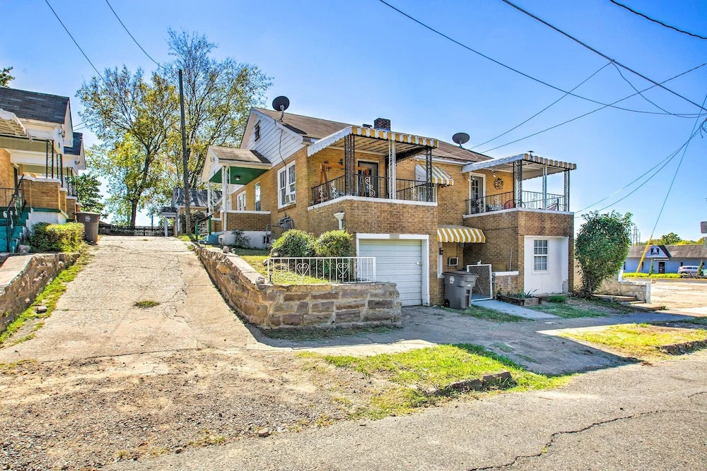 Pet-friendly Hot Springs Abode < 1 Mi to Dtwn