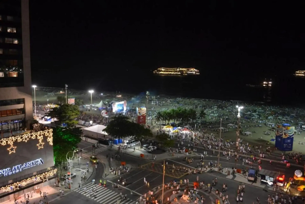 Studio moderno e de luxo com vista mar para 4 pessoas em Copa!
