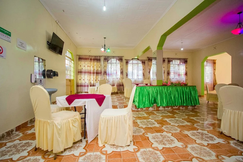 Intercounty Gardens Hotel