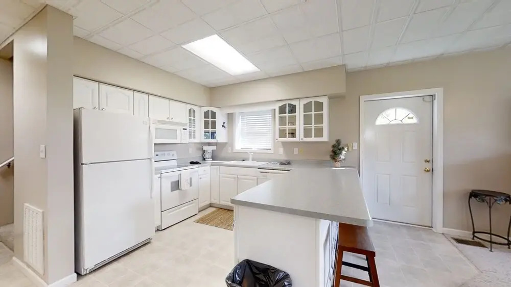 Amazing Sunsets 3 Bedroom Home by RedAwning