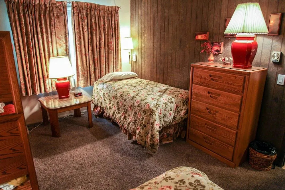 Chateau de Montagne 3 Spacious Condo With Great Complex Amenities On the Shuttle Route by RedAwning