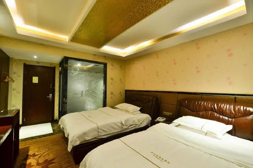 Yiwu Feinidi Inn