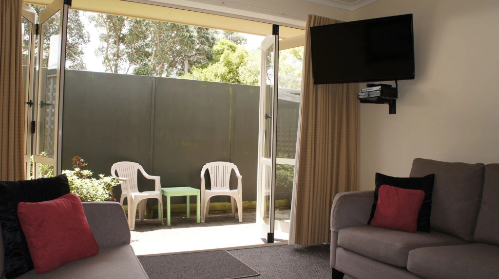 Bks Egmont Motor Lodge
