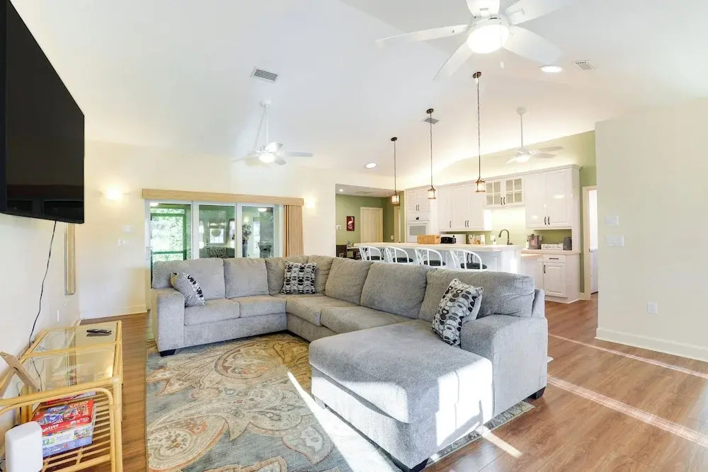 Pet-friendly Fort Pierce Home w/ Screened Porch!