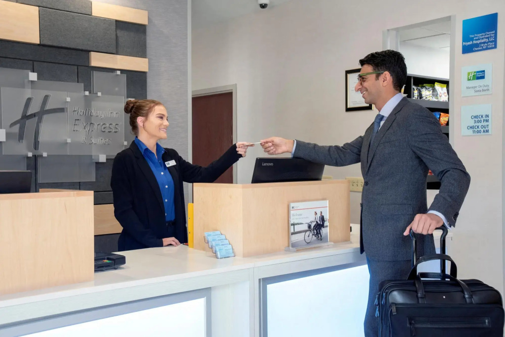 Holiday Inn Express & Suites Chester-Monroe-Goshen