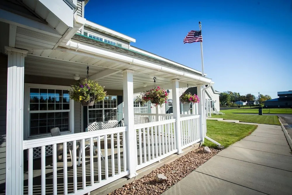 Chisholm Inn & Suites