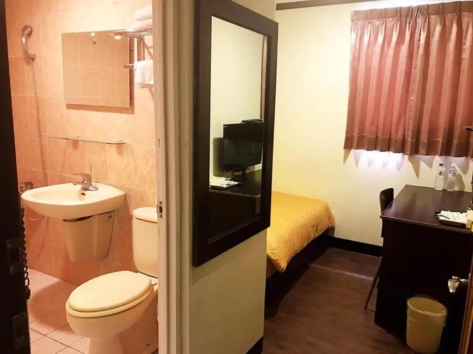 Holiday Business Hotel
