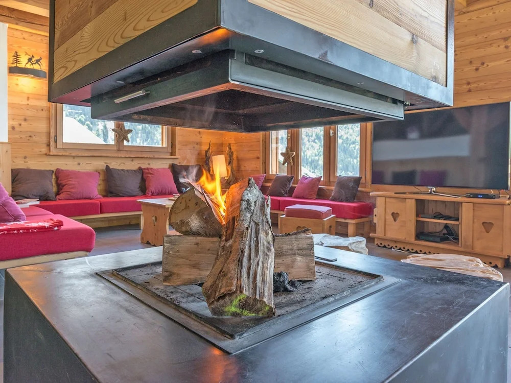 Luxurious Chalet in Vaujany French Alps with Balcony