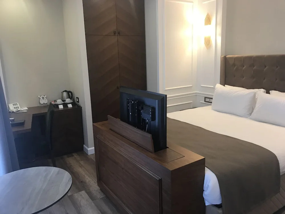 Old Port Hotel Suit