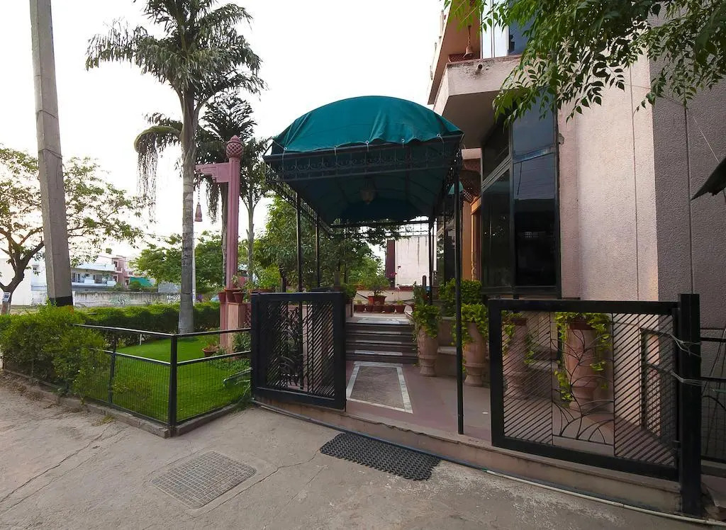 FabHotel Siris 18 - Aravali Biodiversity Park