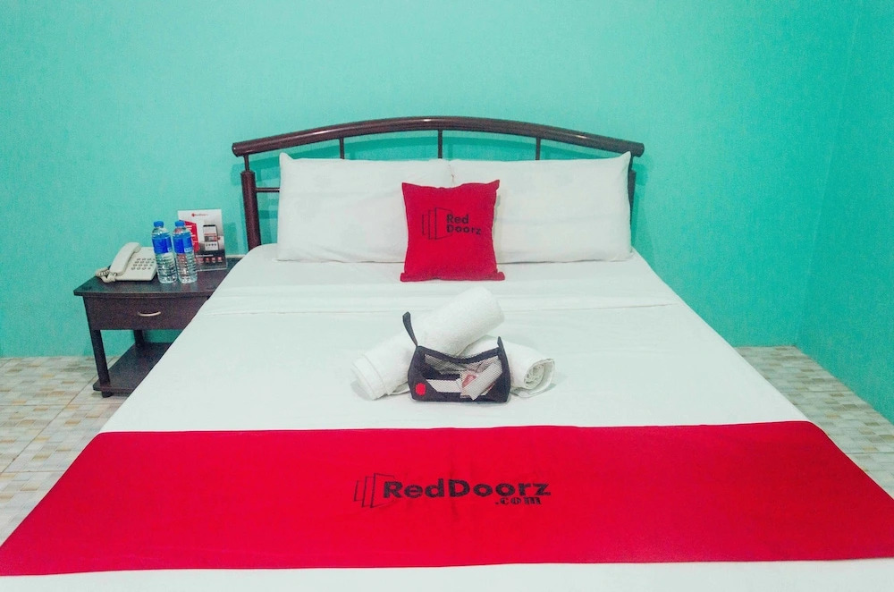 RedDoorz @ V Rama Cebu