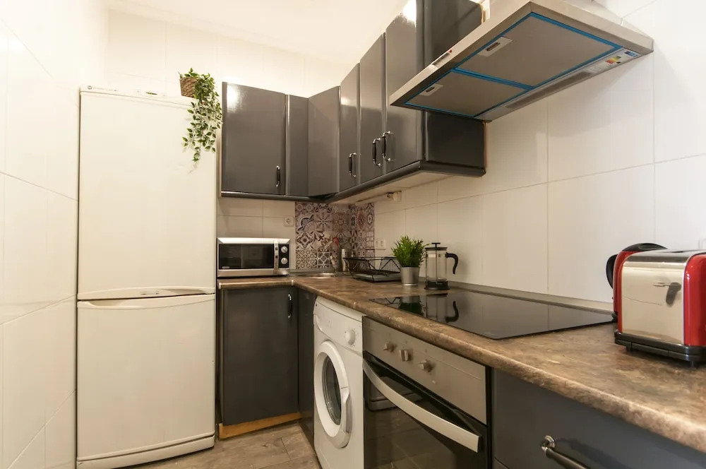 Lovely and Central 4 BR Apartment