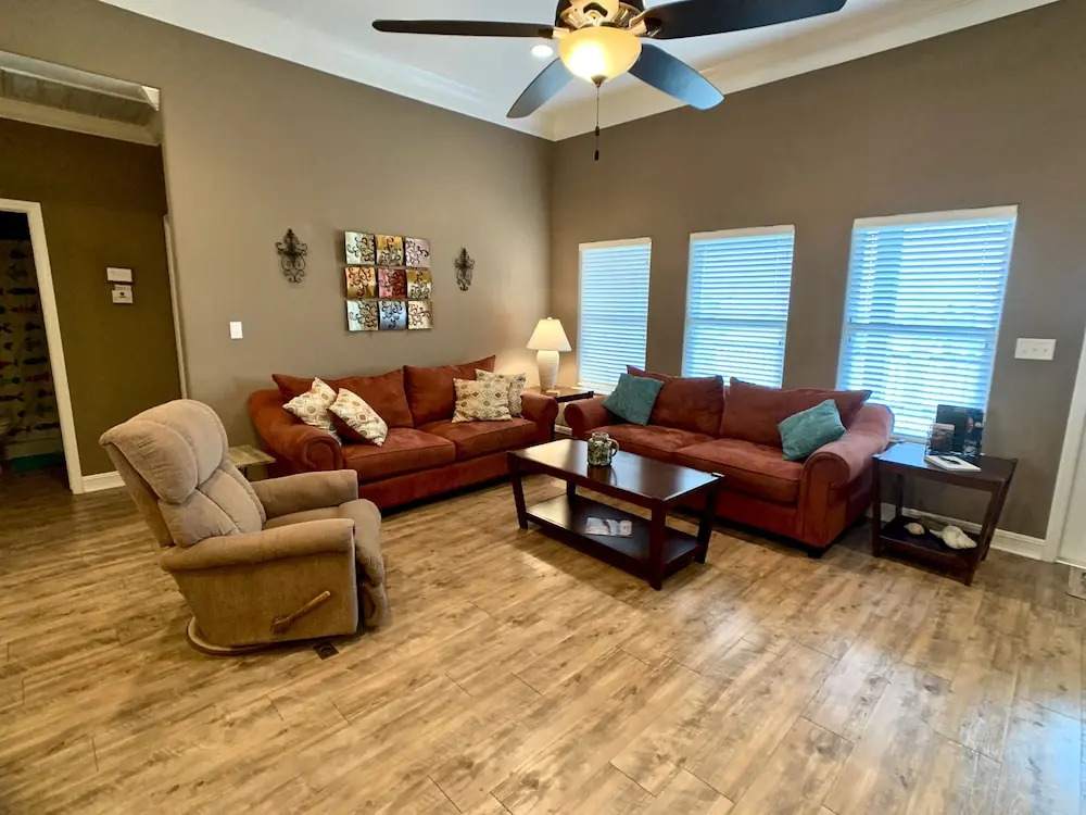Best Little Shorehouse 3 Bedroom Home by RedAwning