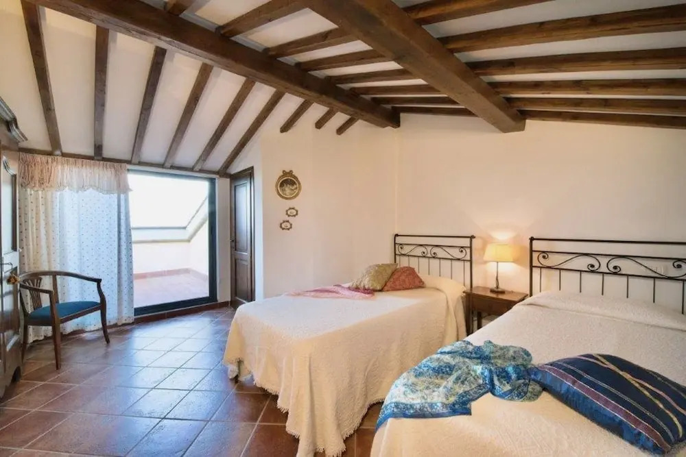 ISA-Holiday-Home with swimming-pool in San Gimignano, apartments with air conditioning and private outdoor area