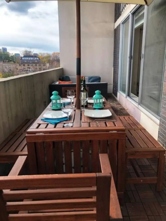 Spacious Family Condo In Swansea, Toronto