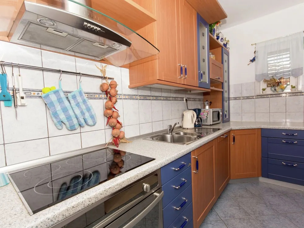 Delightful, three-bedrooms, terrace & outdoor dining area, close to the beach