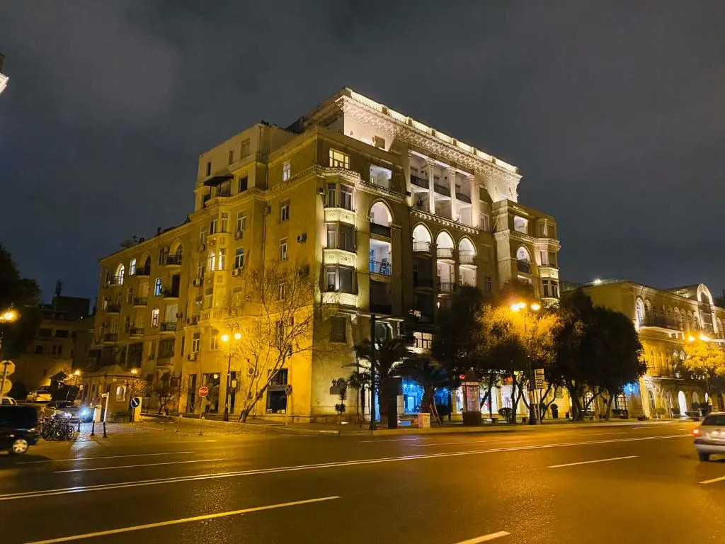 Four seasons apartment by Baku Housing