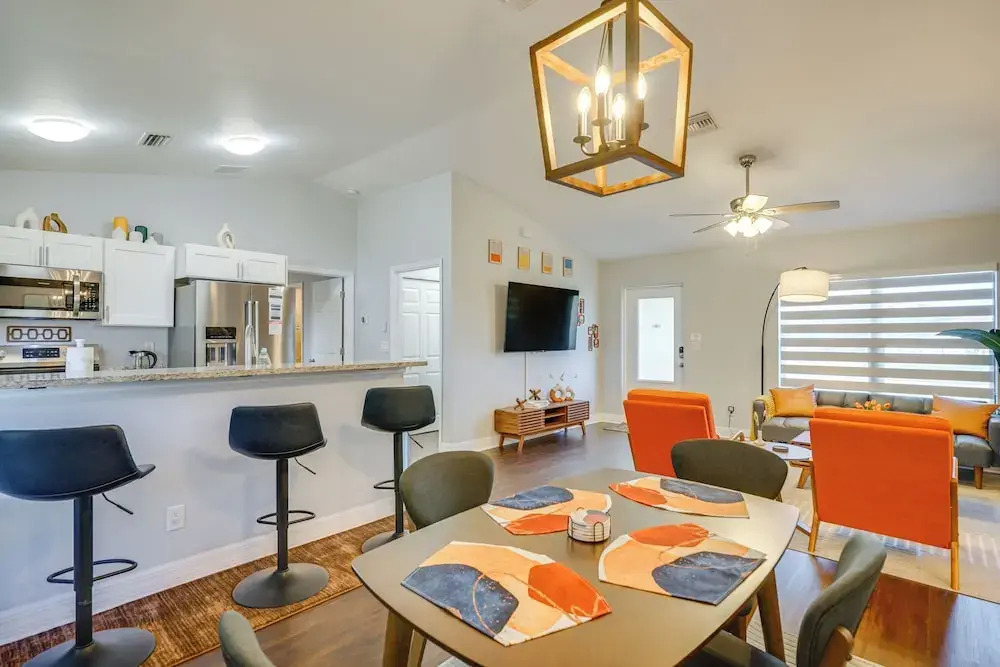 7 Mi to River District: Cape Coral Home w/ Lanai