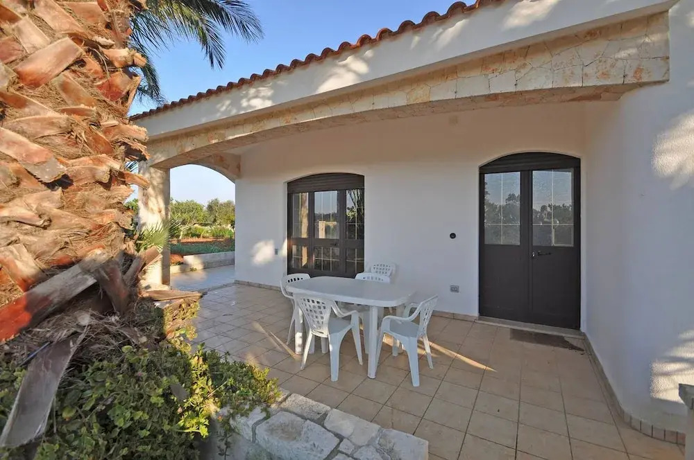 Villa Magnolia 1 Sleeps 8 Close to the sea