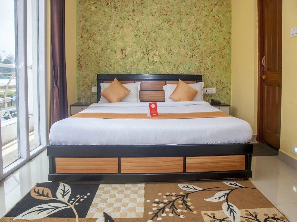 OYO 10673 Time Palace Residency