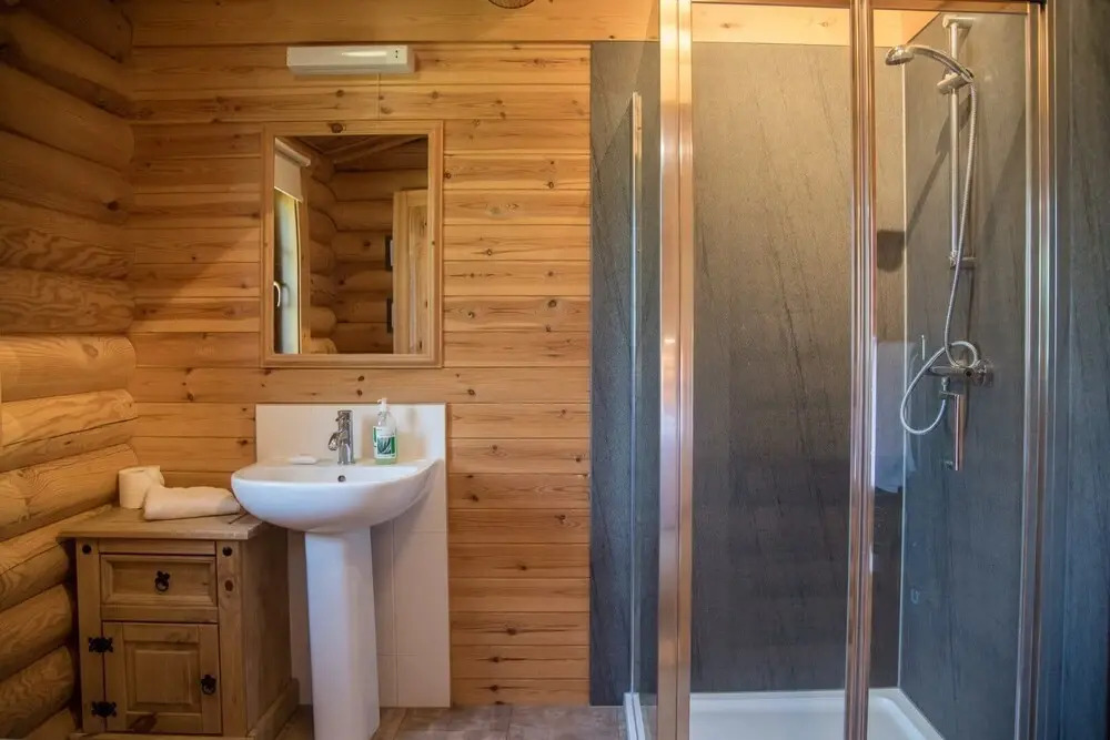 Oak Lodge With Hot Tub, Kingfishers