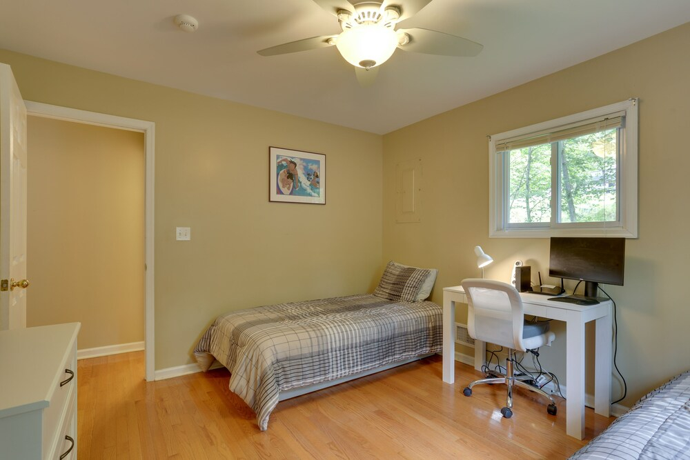 Pools, Hot Tub & More: Bushkill Mountain Getaway