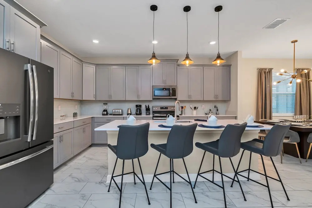 Edgy, Modern 6 Bed 5 Bath
