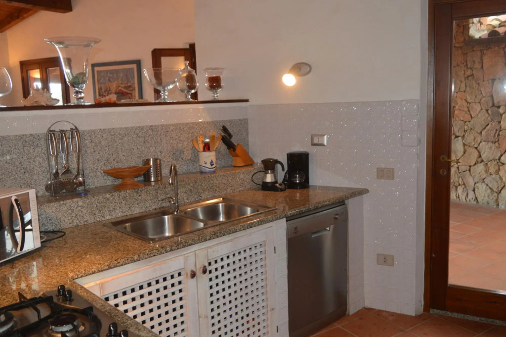 Casa Cala Ginepro surrounded by greenery in Punta Molara with sea view and 1 km from the crystal cle-Casa Cala Ginepro