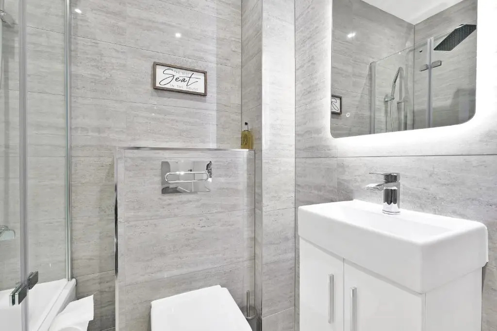 Crown Place 2 & 3 Bedroom Luxury Apts. with Parking in Shepperton
