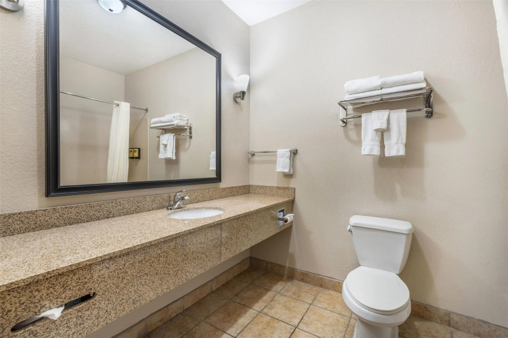 Best Western Plus Eastgate Inn & Suites