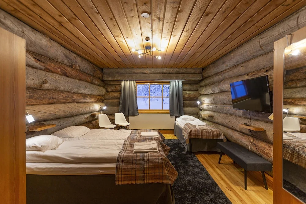 Kuukkeli Log Houses Aurora Resort