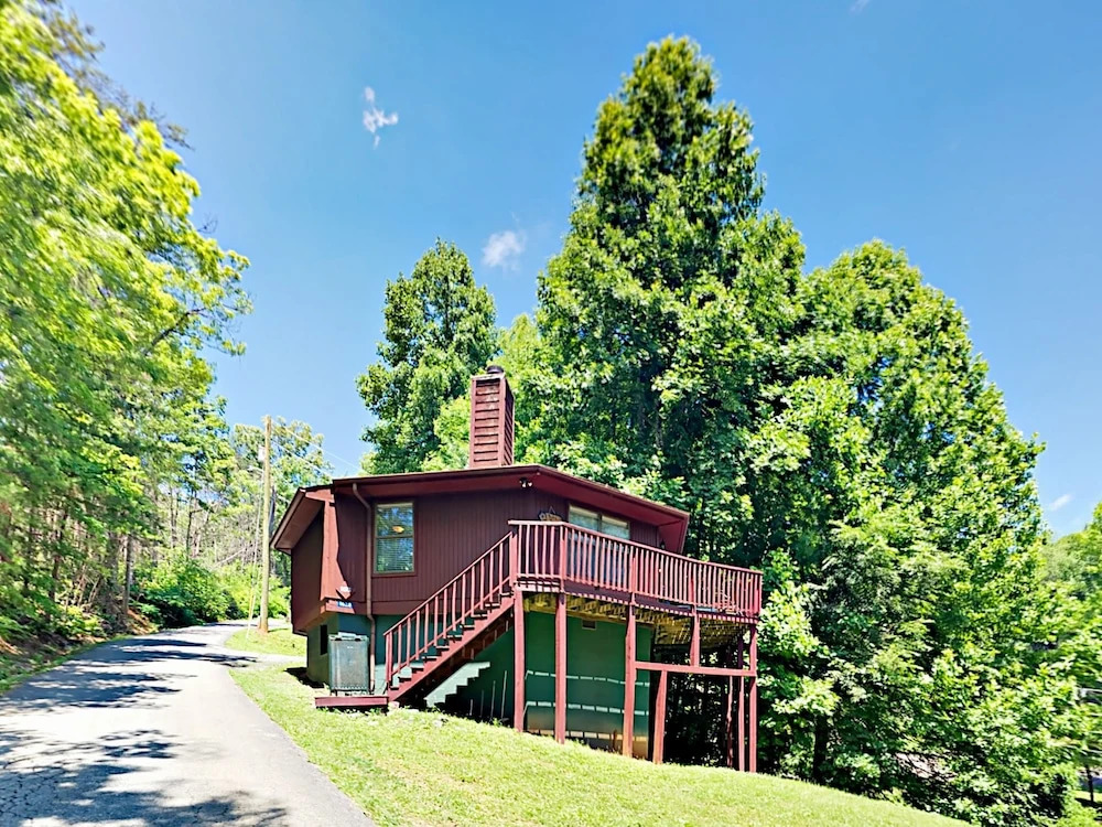 Roundette Cabin 2 Bedrooms 1.5 Bathroom Cabin