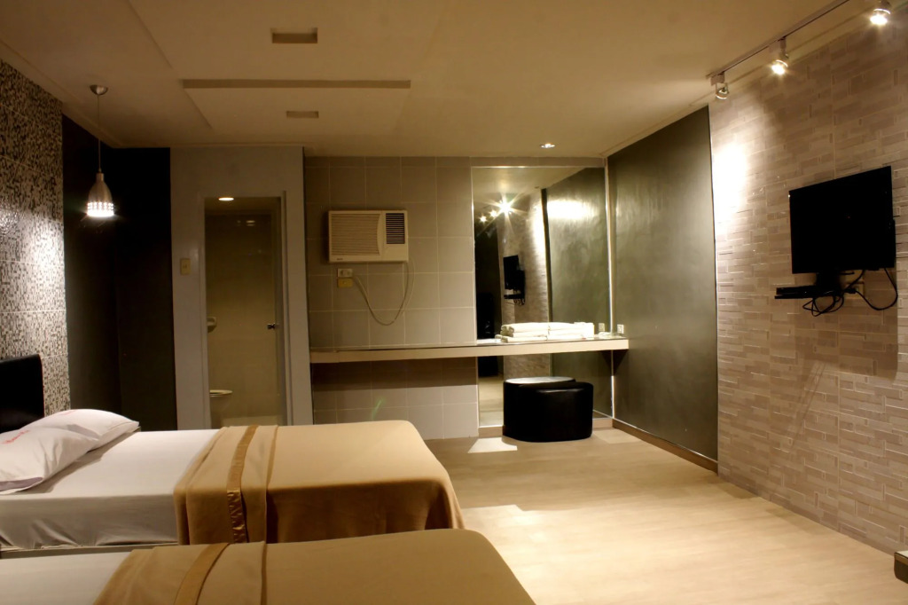 New Winston Hotel
