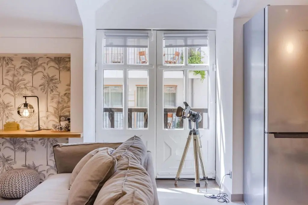 SERRENDY Stylish 2-bedroom apartment 1-minute walk to beaches