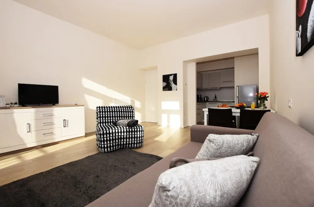 Balcony Apt 10min From Historic Center